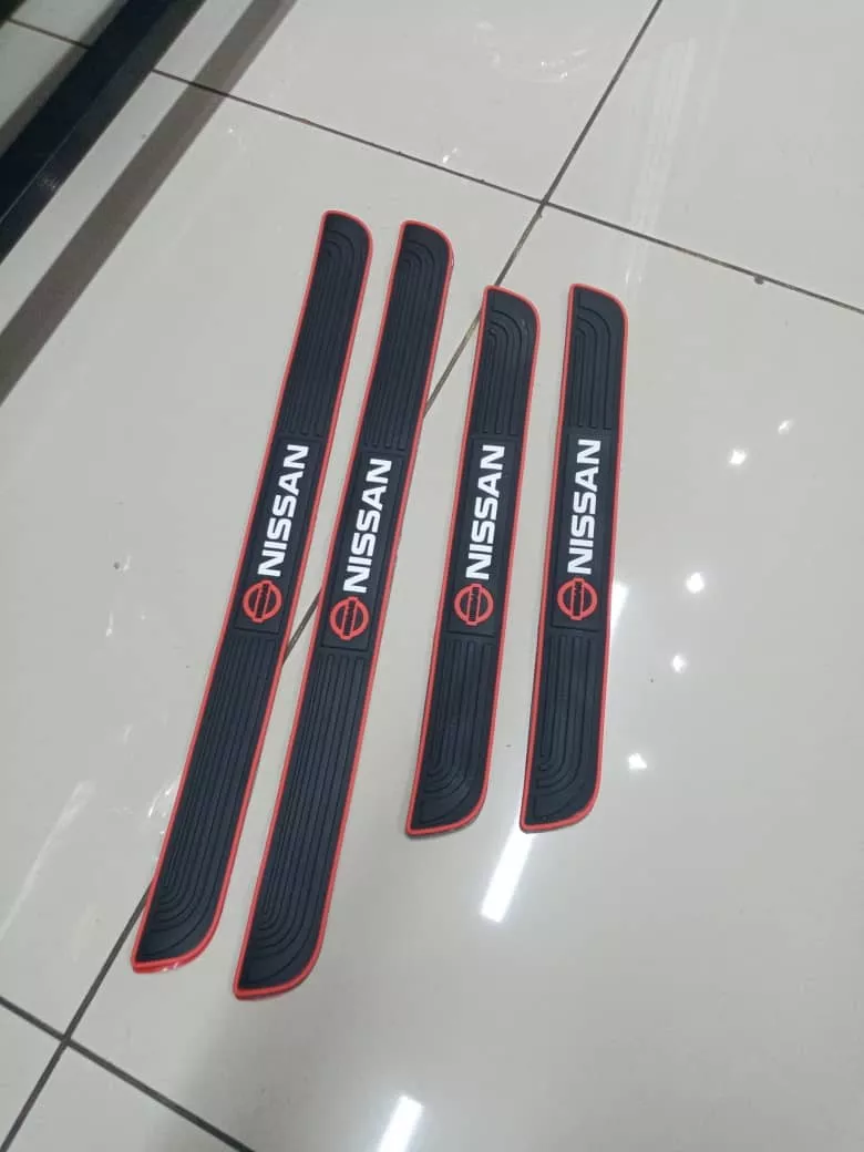 X4 GOMA PISADERA MULTIFUNCIÓN CUBRE SOCALOS NISSAN PROTECTOR - 4