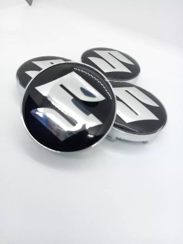 SET X4 TAPA CENTRO LLANTA AUTOS 60MM SUZUKI NEGRA LOGO PLATA - 3