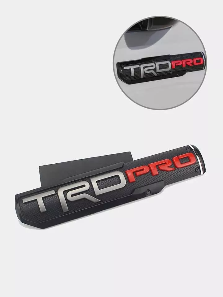 EMBLEMA INSIGNIA 3D TRD PRO ETIQUETA NEGRO LETRA GRIS Y ROJO - 2