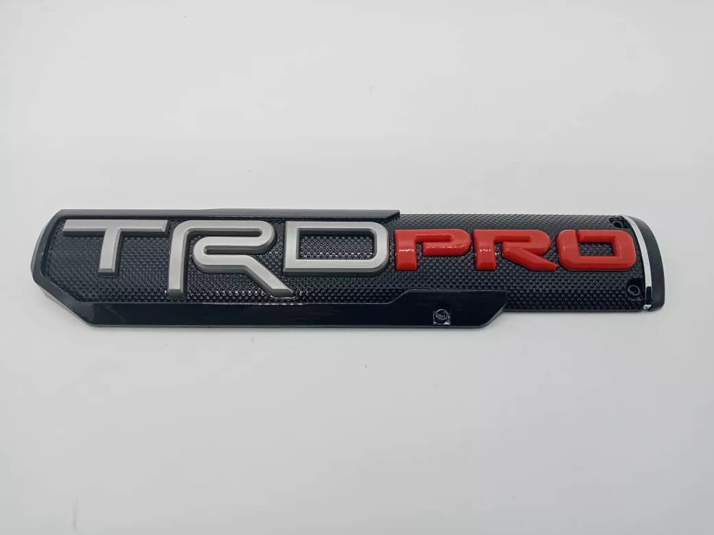 EMBLEMA INSIGNIA 3D TRD PRO ETIQUETA NEGRO LETRA GRIS Y ROJO - 4