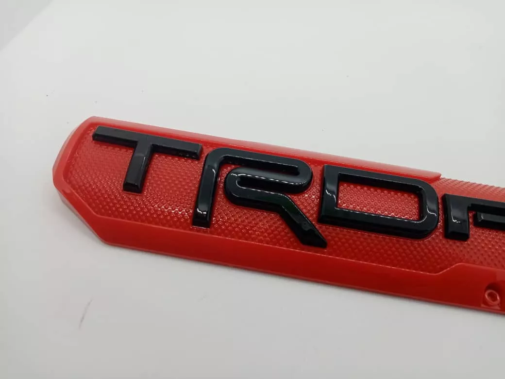 EMBLEMA INSIGNIA 3D TRD PRO ETIQUETA ROJO LETRA NEGRO - 2