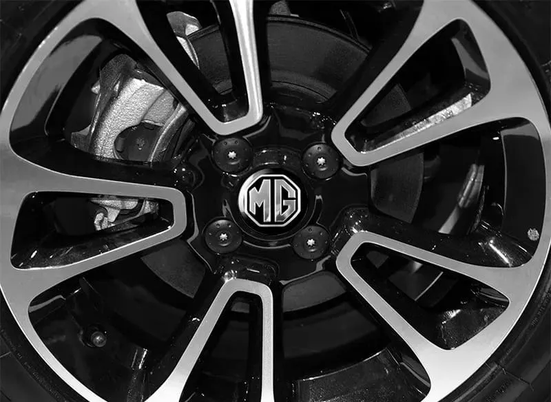 SET X4 TAPA CENTRO LLANTA AUTO 60MM NEGRO LOGO PLATEADO - 3