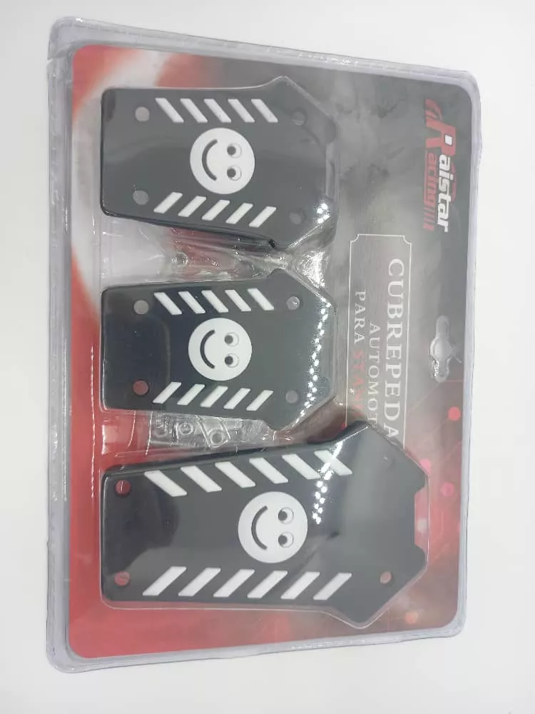 SET CUBRE PEDALES AUTO DISEÑO CARITA FELIZ 3 PIEZA ALUMINIO - 3