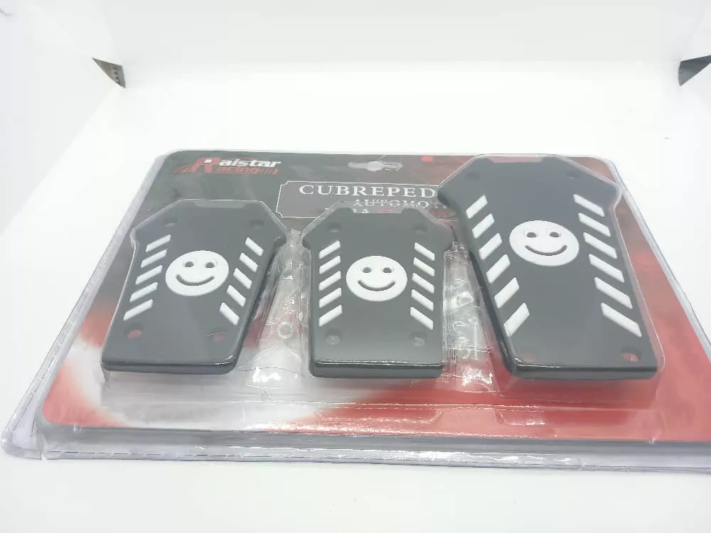 SET CUBRE PEDALES AUTO DISEÑO CARITA FELIZ 3 PIEZA ALUMINIO - 5