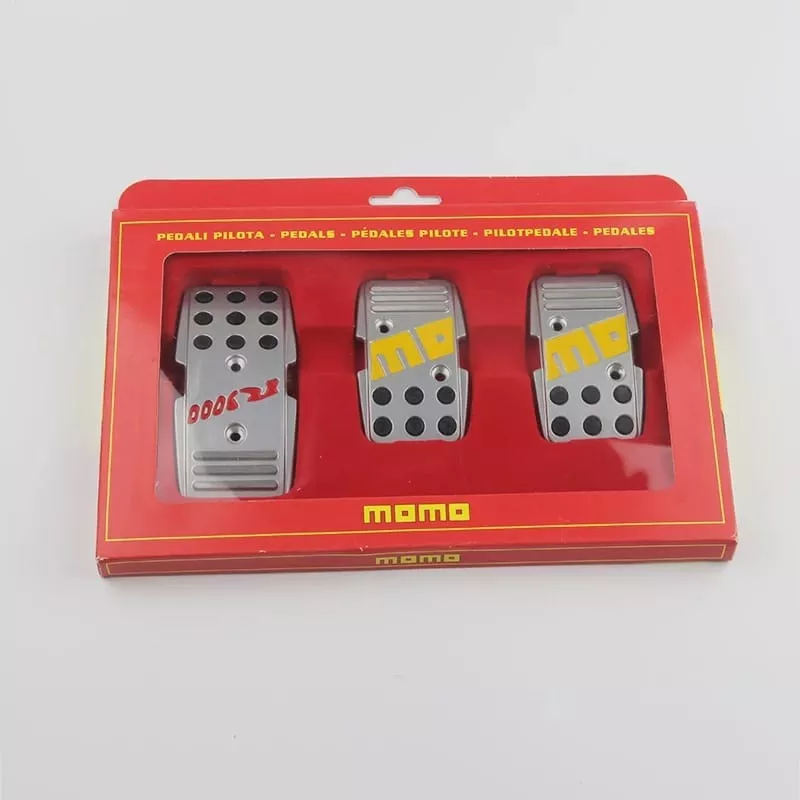 SET CUBRE PEDALE AUTO MOMO 3 PIEZA ALUMINIO CROMAD LETRA/AMA - 2