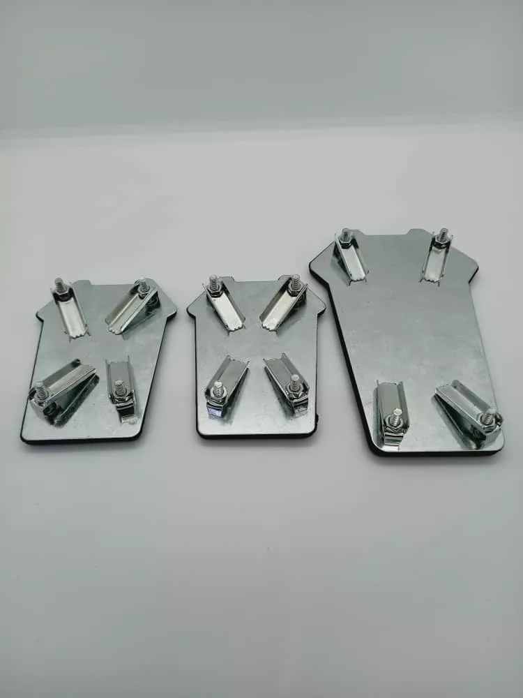 SET CUBRE PEDALES AUTO DISEÑO CARITA FELIZ 3 PIEZA ALUMINIO - 4