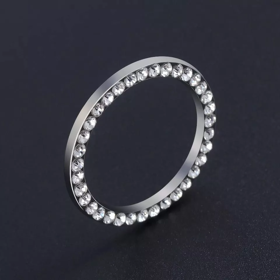 ANILLO DECORATIVO DE DIAMANTES DE IMITACIÓN PARA AUTOS Y SUV - 2