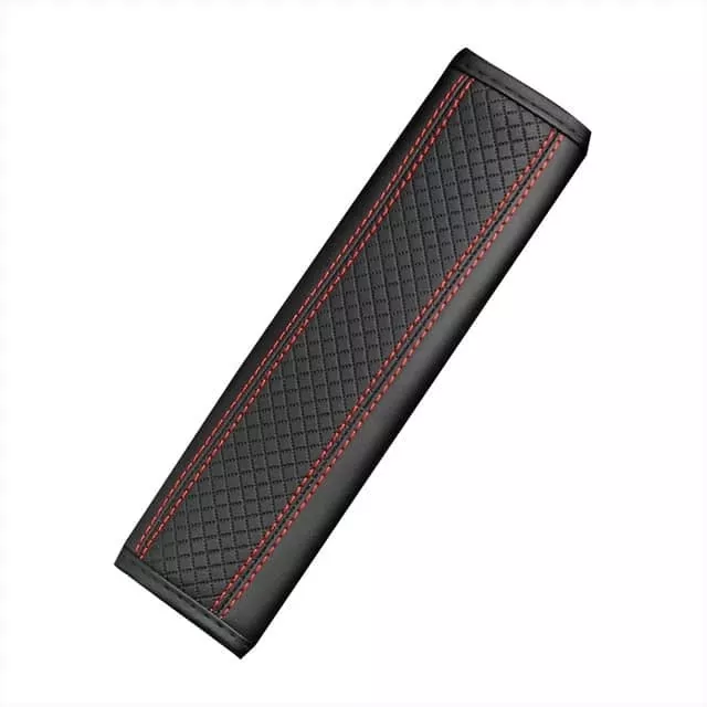 CUBRE CINTURÓN DE SEGURIDAD DE AUTOS ECO CUERO HILO ROJO - 3