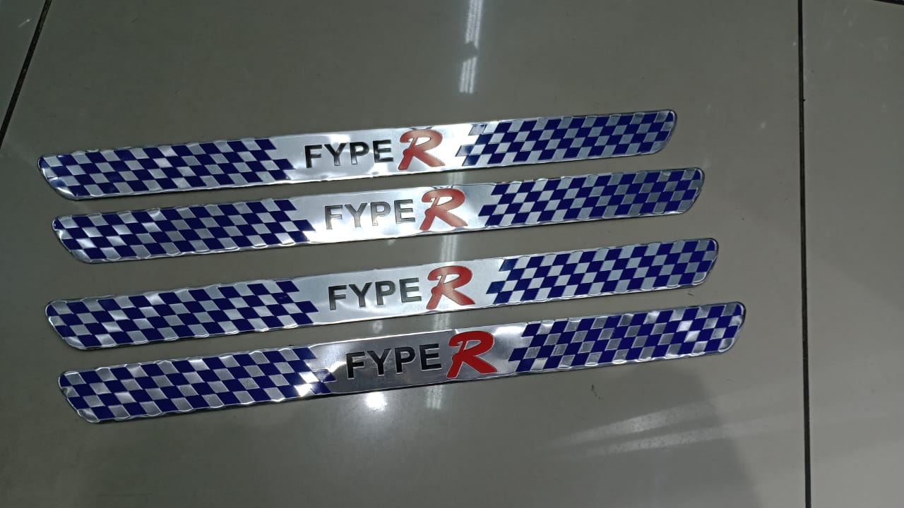 PACK X4 CUBRE ZÓCALOS FYPER PISADERAS PUERTAS AUTOS UNIVERSALES TUNNING PLÁSTICO AUTOADHESIVOS - 2