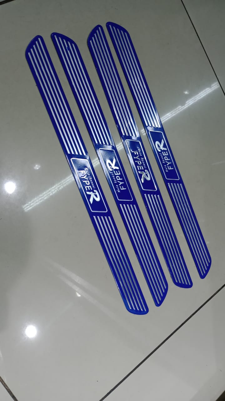 PACK X4 CUBRE ZÓCALOS FYPER PISADERAS PUERTAS AUTOS UNIVERSALES TUNNING PLÁSTICO AUTOADHESIVOS - 2