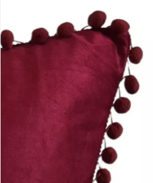 FUNDA RIQUI COJINES POMPONES MEDIDA 45 X 45 CM TERCIOPELO BURDEO - 2