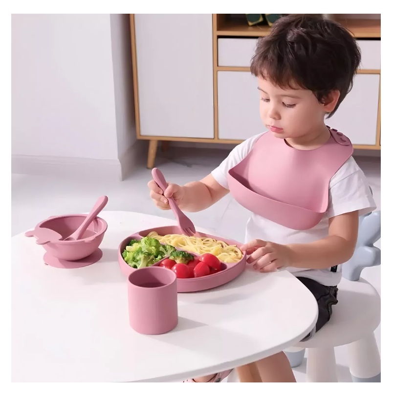 SILICONA RIQUI ANTIDESLIZANTE BEBÉS SET PLATOS CUCHARA TENEDOR BABERO VASO 6 PIEZAS VERDE - 4