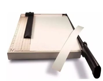 GUILLOTINA RIQUI METÁLICA A4 30CM X 25CM PAPEL - 1