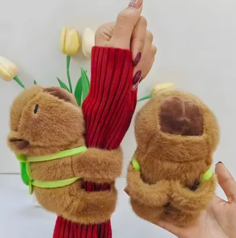 PELUCHE CAPIBARA ABRAZA MUÑECA CARPINCHO - 4