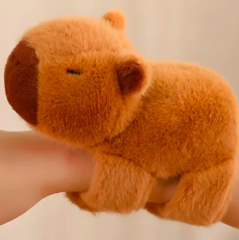 PELUCHE CAPIBARA ABRAZA MUÑECA CARPINCHO - 5