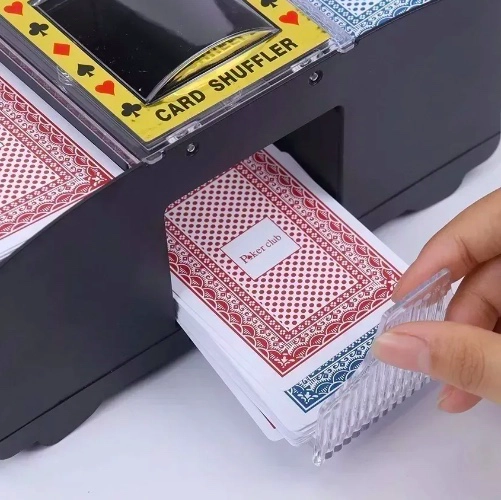 MEZCLADOR REPARTIDOR DE CARTAS NAIPE A PILAS - 4