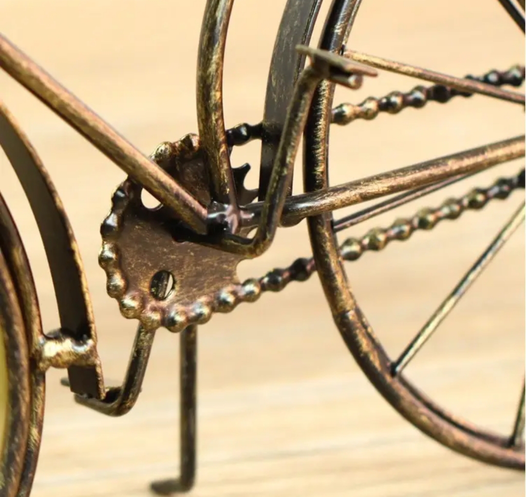 RELOJ VINTAGE SOBRE MESA MODELO BICICLETA AMARILLO RETRO METAL - 2
