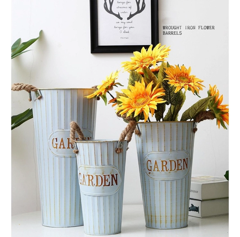 MACETERO METALICO DECORATIVO CELESTE TIPO FLORERO S - 9