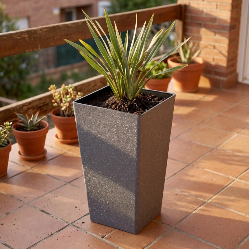 MACETERO PLASTICO ALARGADO PREMIUM BASE CUADRADA CONICA - 4