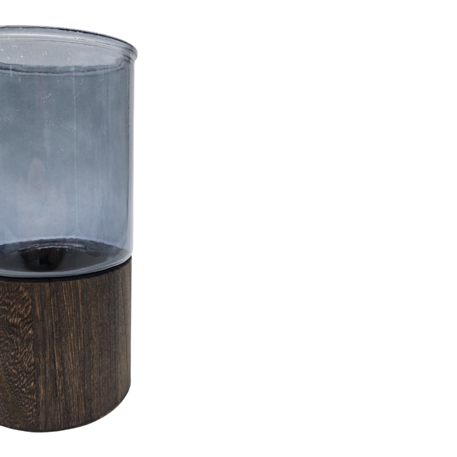 FLORERO DECORATIVO DE VIDRIO LISO TONOS GRIS CON BASE MADERA - 3
