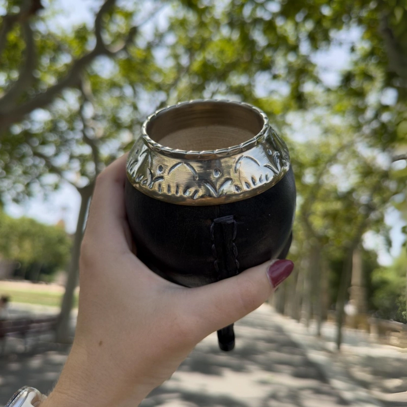 MATE TORPEDO BORRAVINO DE CALABAZA CON VIROLA CINCELADA TAMAÑO CLASICO - 5
