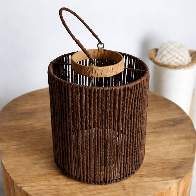 PORTAVELA FAROL DECORATIVO COLGANTE DE MIMBRE CON VASO VIDRIO - 2