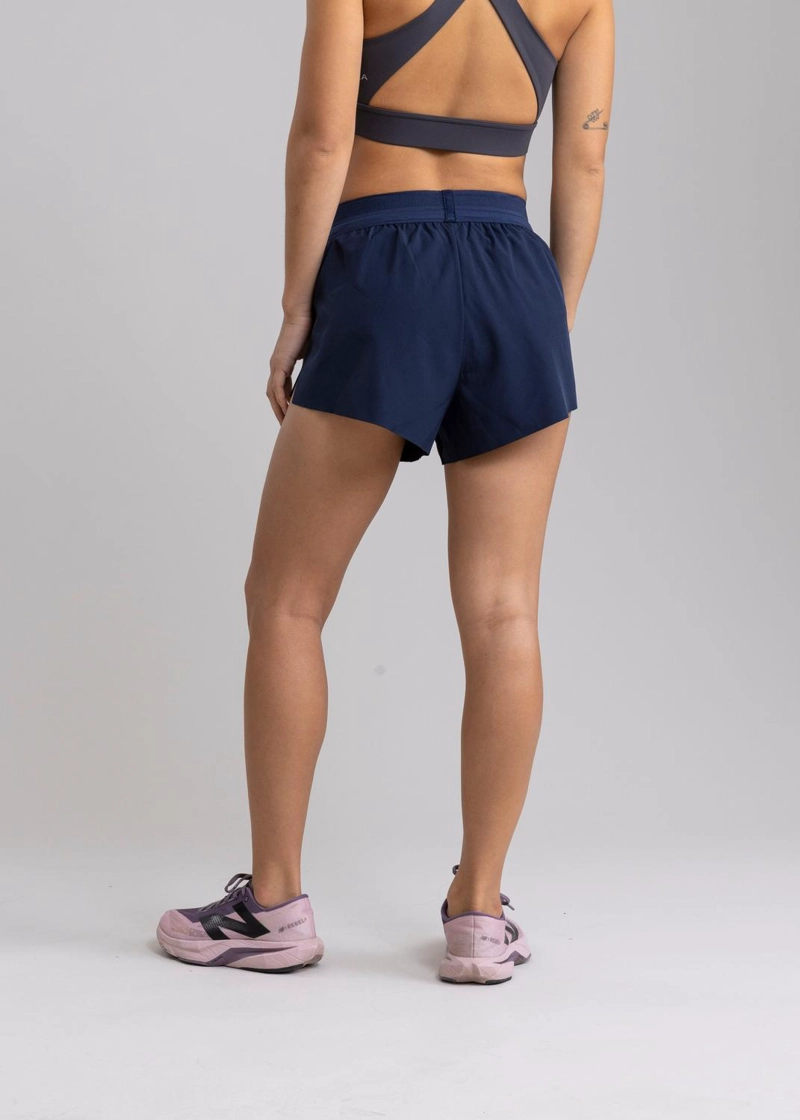 SHORT DE RUNNING SALUS DARK BLUE CON CALZON INTERNO INCORPORADO - 4