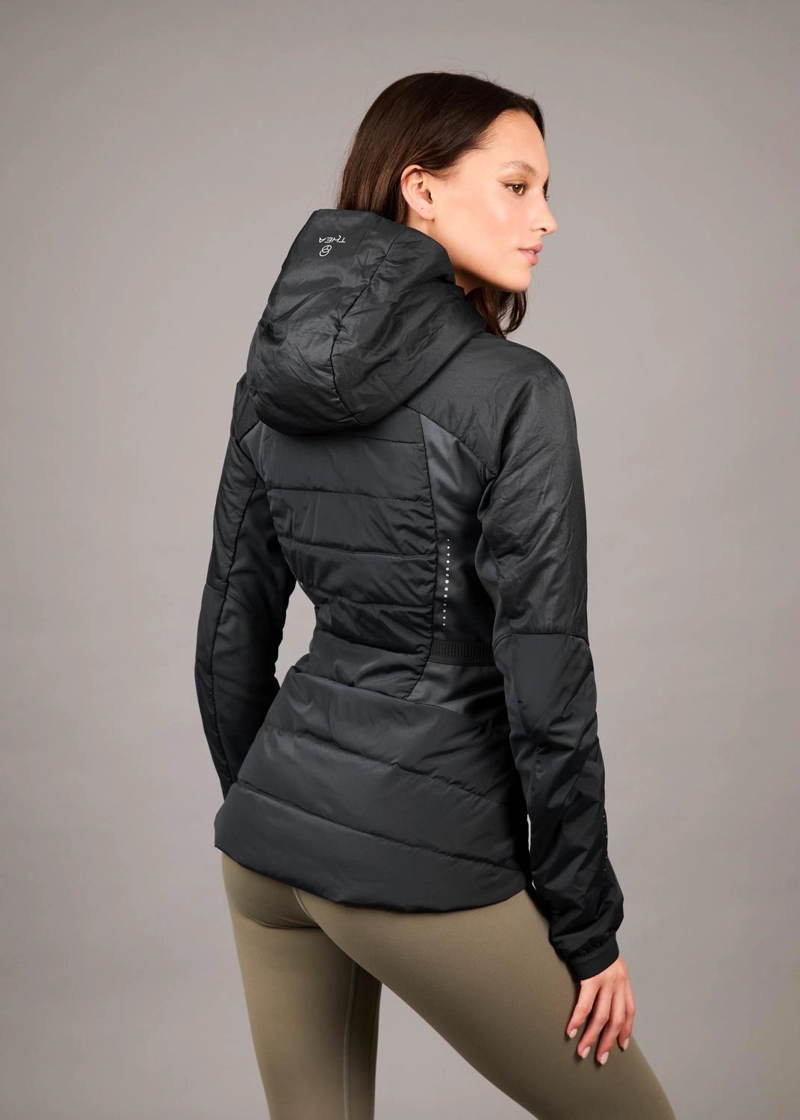 PARKA DEPORTIVA NIKKAL BLACK CON CAPUCHA Y PANELES ACOLCHADOS - 1