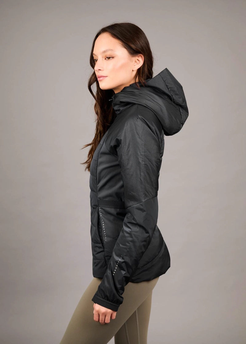 PARKA DEPORTIVA NIKKAL BLACK CON CAPUCHA Y PANELES ACOLCHADOS - 4