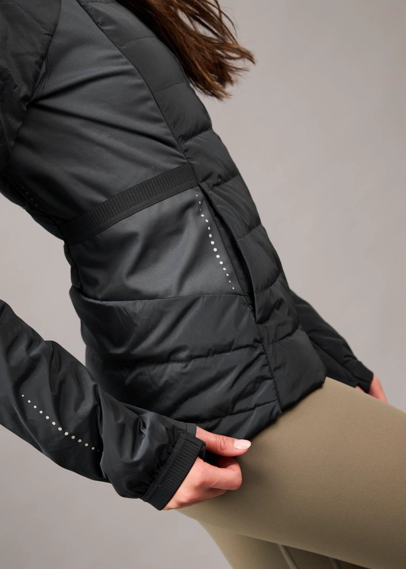 PARKA DEPORTIVA NIKKAL BLACK CON CAPUCHA Y PANELES ACOLCHADOS - 6