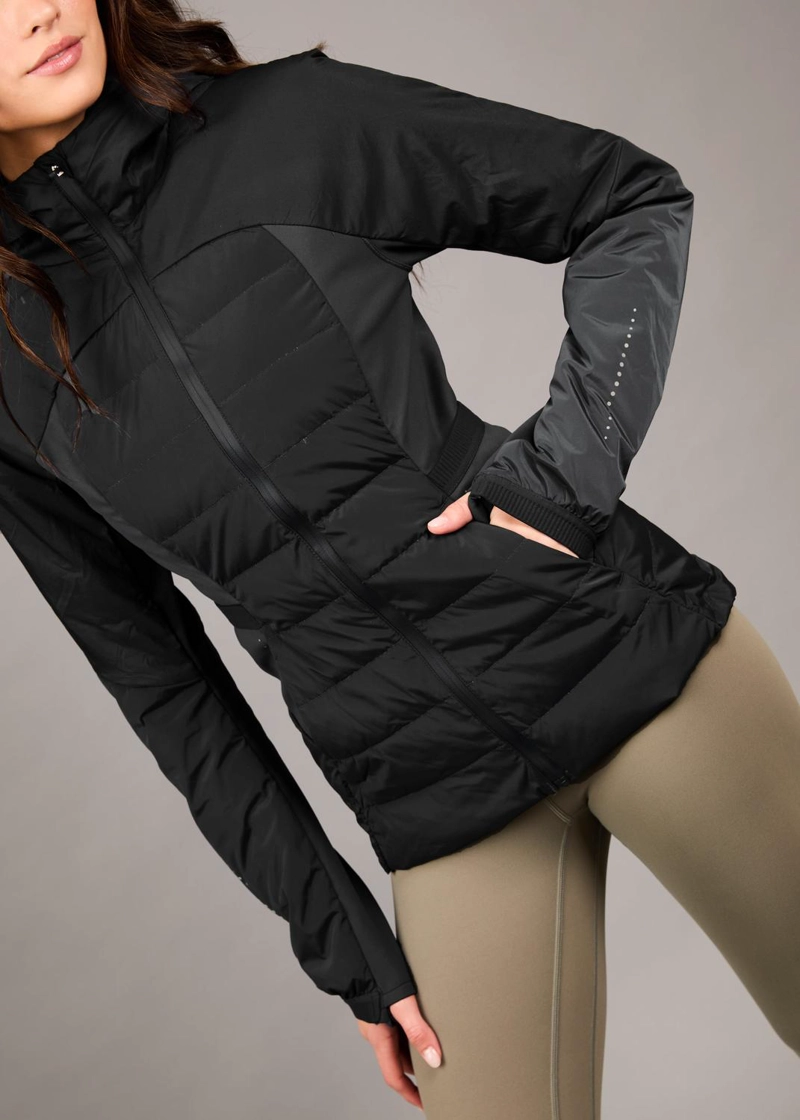 PARKA DEPORTIVA NIKKAL BLACK CON CAPUCHA Y PANELES ACOLCHADOS - 8