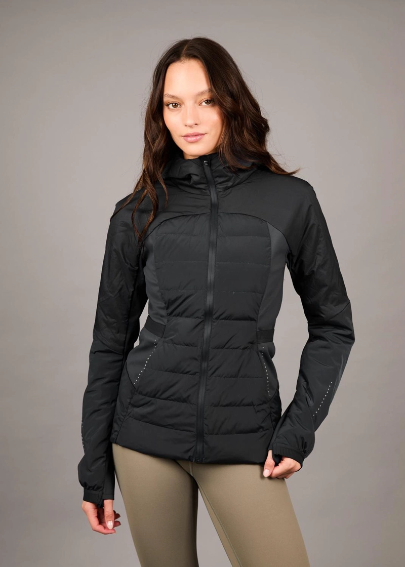 PARKA DEPORTIVA NIKKAL BLACK CON CAPUCHA Y PANELES ACOLCHADOS - 9
