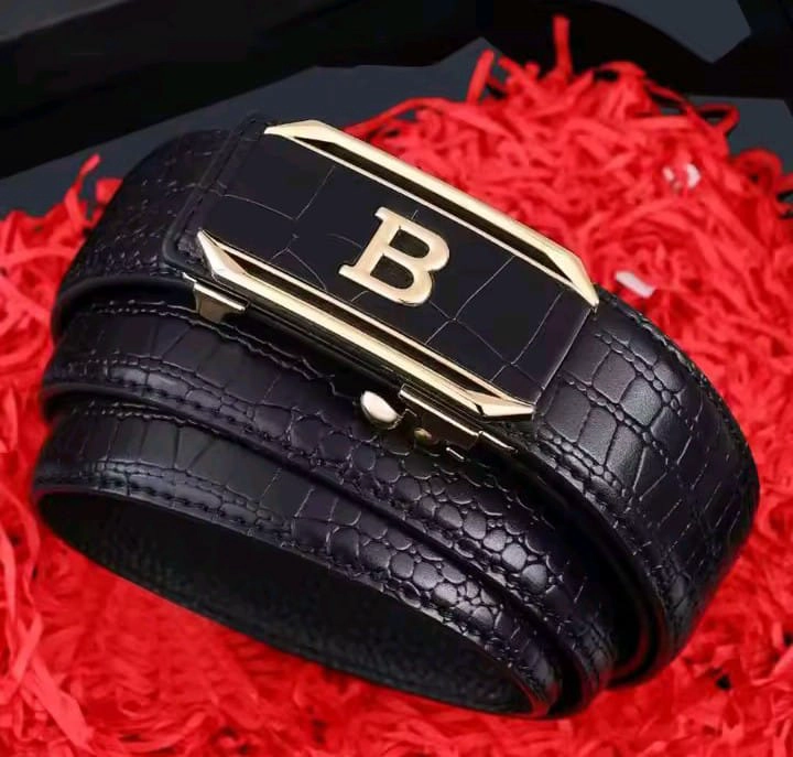 CINTURON LINDO PARA HOMBRE DE CUERO SINTETICO NEGRO - 1