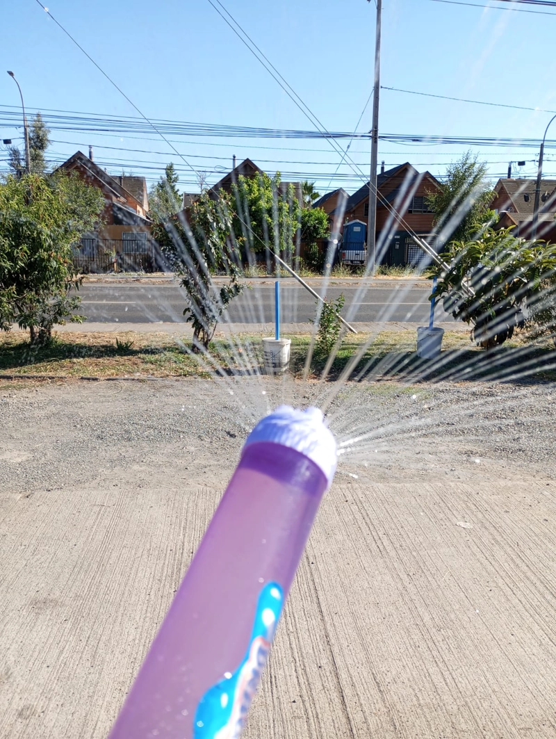 PISTOLA LANZA AGUA ROCIADOR EFECTO FUEGOS ARTIFICIALES - 2