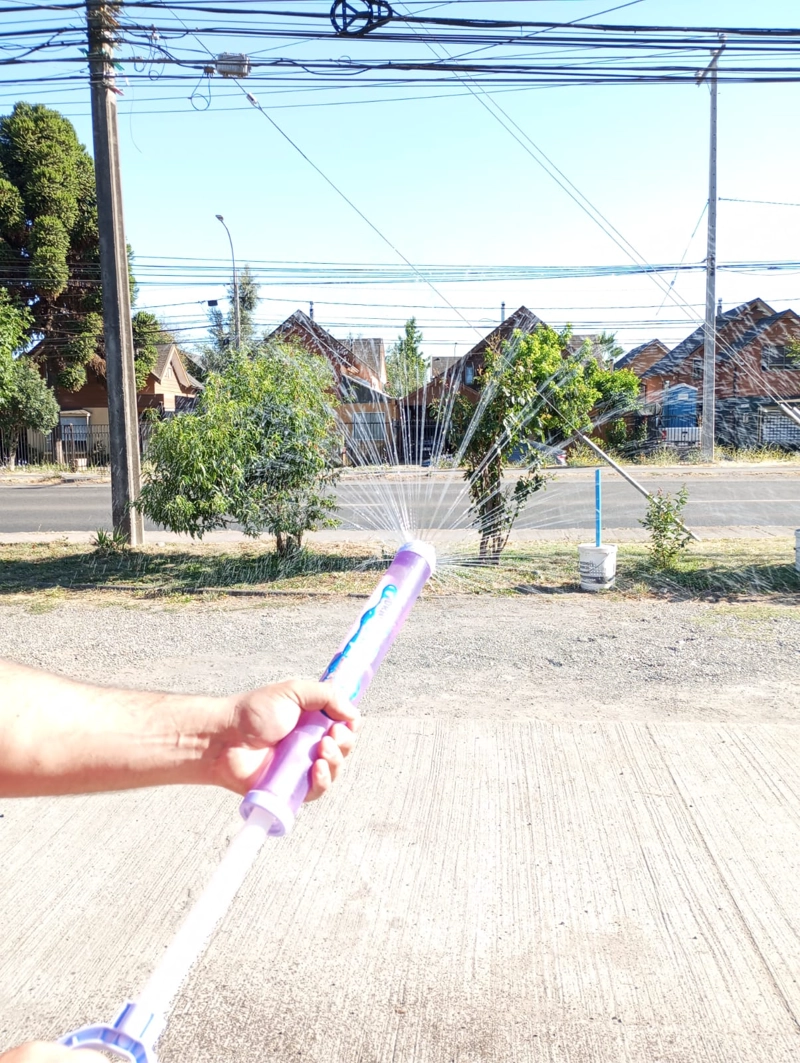 PISTOLA LANZA AGUA ROCIADOR EFECTO FUEGOS ARTIFICIALES - 3