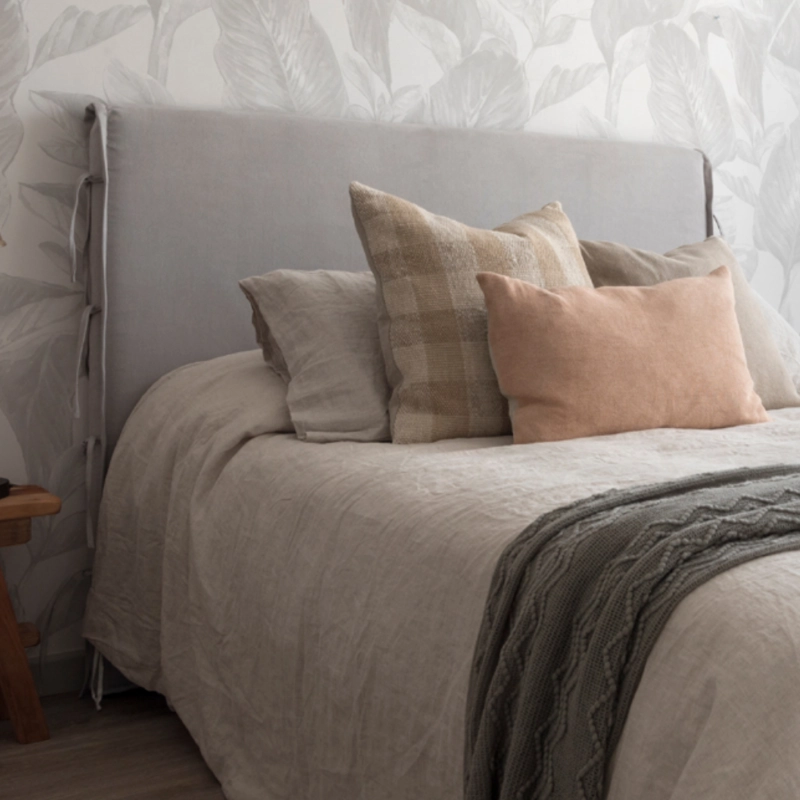RESPALDO DE CAMA - KING - CON FUNDA LAVABLE - MODELO TIRAS -  CALAFATE GRIS CLARO - 2