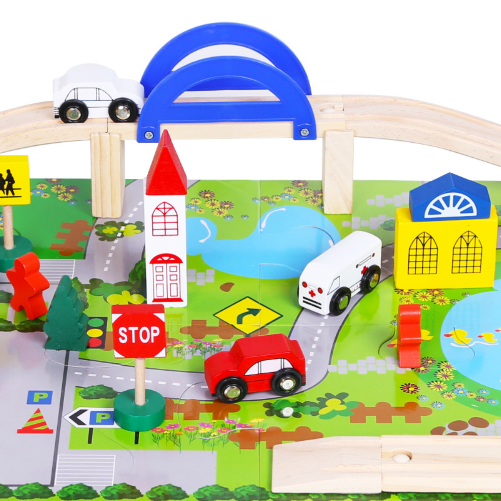 PISTA MINI CIUDAD CON TREN DE MADERA Y ALFOMBRA DE JUEGO - 2