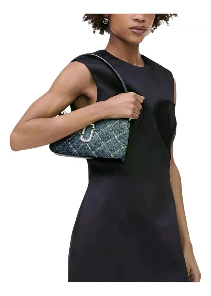 CARTERA/CROSSBODY MARC JACOBS MODELO THE SNAPSHOT CONVERTIBL AZUL ACERO LISA PLATEADOS - 4