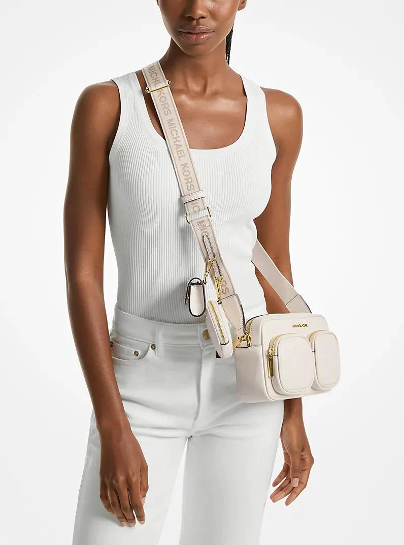 CROSSBODY MICHAEL KORS JET SET CON MONEDERO Y PORTA AIRPODS. - 3