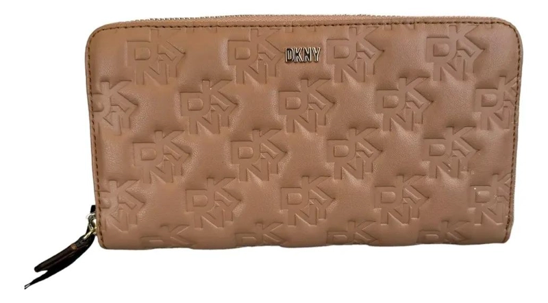 BILLETERA DE CUERO DKNY PARA MUJER MARRON CLARO MONOGRAMA - 1