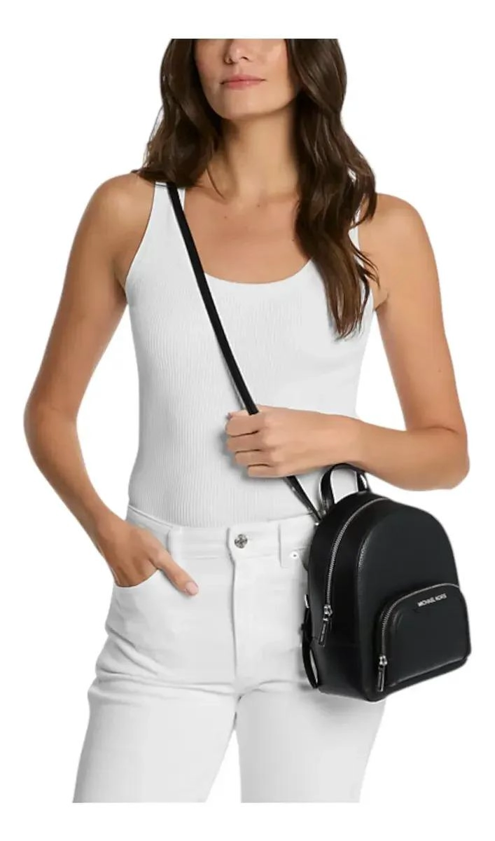 MINI MOCHILA MICHAEL KORS JAYCEE CONVERTIBLE EN CROSSBODY COLOR NEGRO DISEÑO DE LA TELA LISO - 5