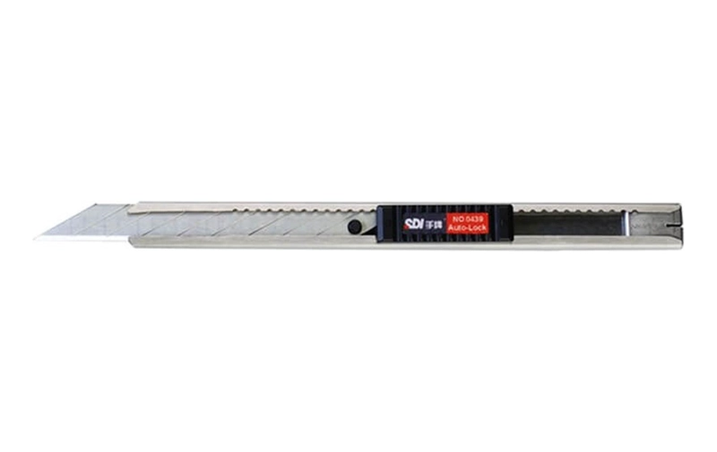 CUCHILLO CARTONERO 9MM METALICO ANGULO 30° SEGURO AUTOMATICO - 1