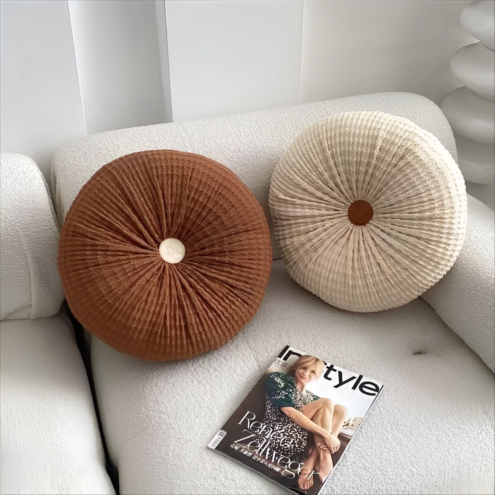 SET DE 2 COJINES DISEÑO BOTON COLOR BEIGE/CAFÉ - 2