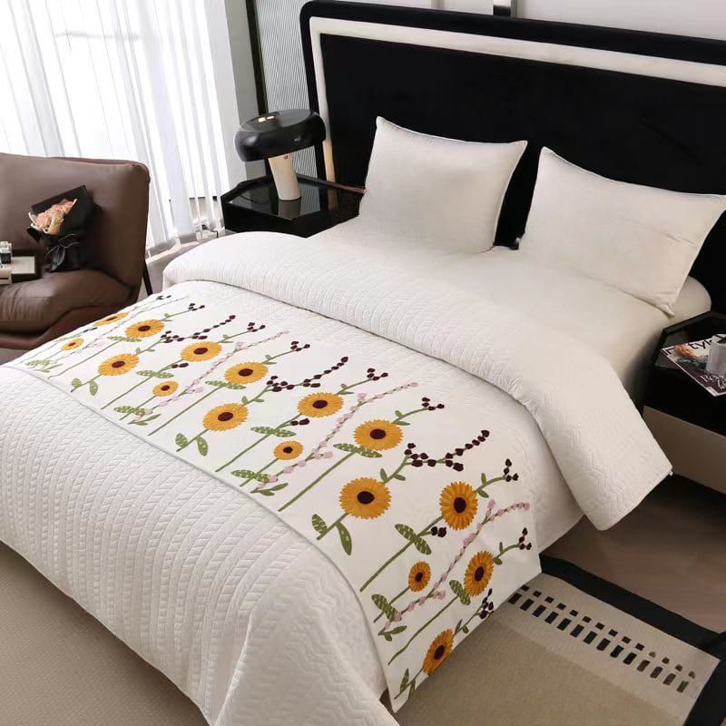 PIECERA DE CAMA BORDADA DECORATIVA 60X200 CM - 1