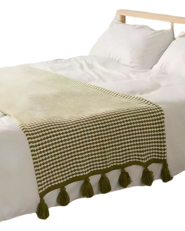 MANTA O PIECERA CON POMPONES - 1