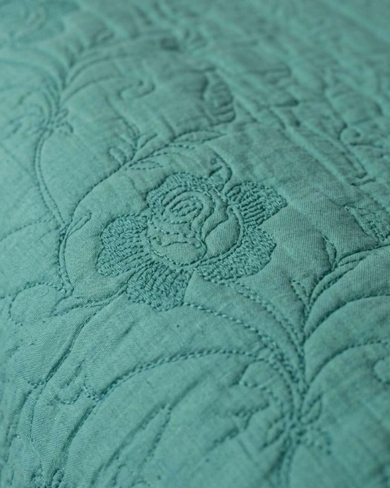 CUBRECAMA QUILT BORDADO 2 PLAZAS MAS FUNDAS DE ALMOHADAS ESTILO BOTANICO - 6
