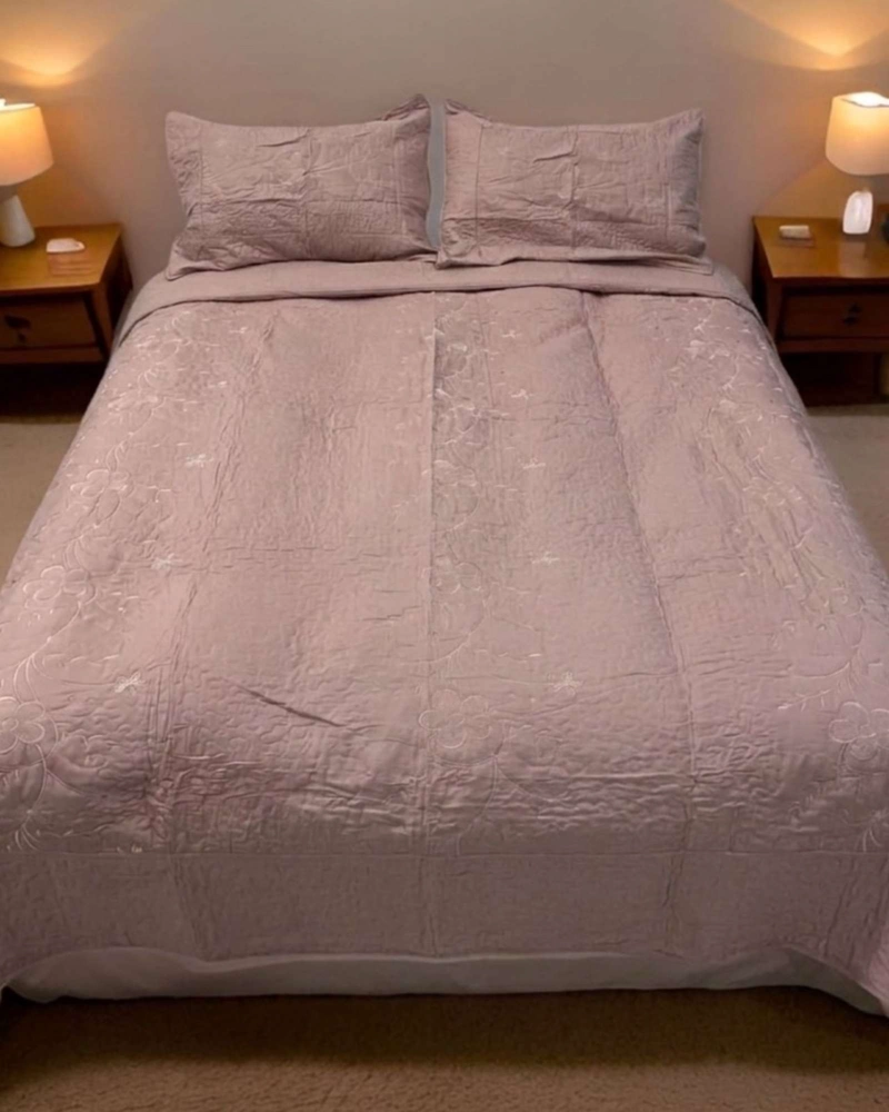 CUBRECAMA QUILT BORDADO PLAZA Y MEDIA MAS FUNDAS DE ALMOHADAS ESTILO BOTANICO - 4