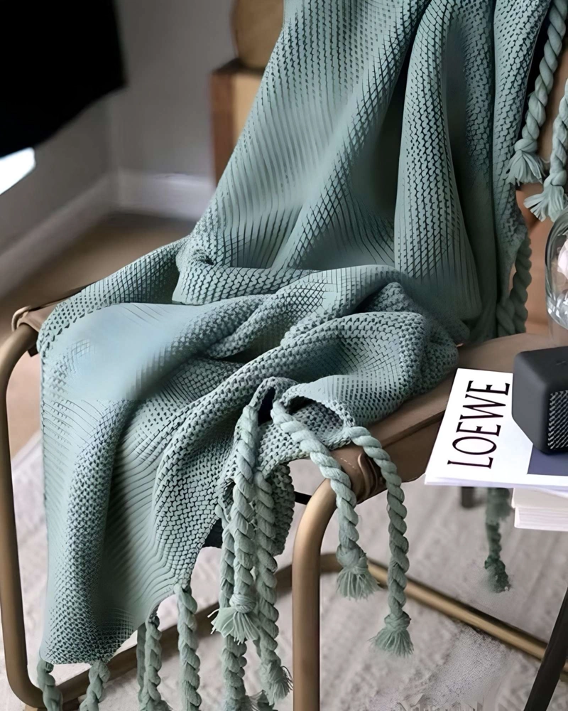 MANTA CHENILLE CON FLECOS DE SOGA DECORATIVA PARA CAMA O SOFA - 1