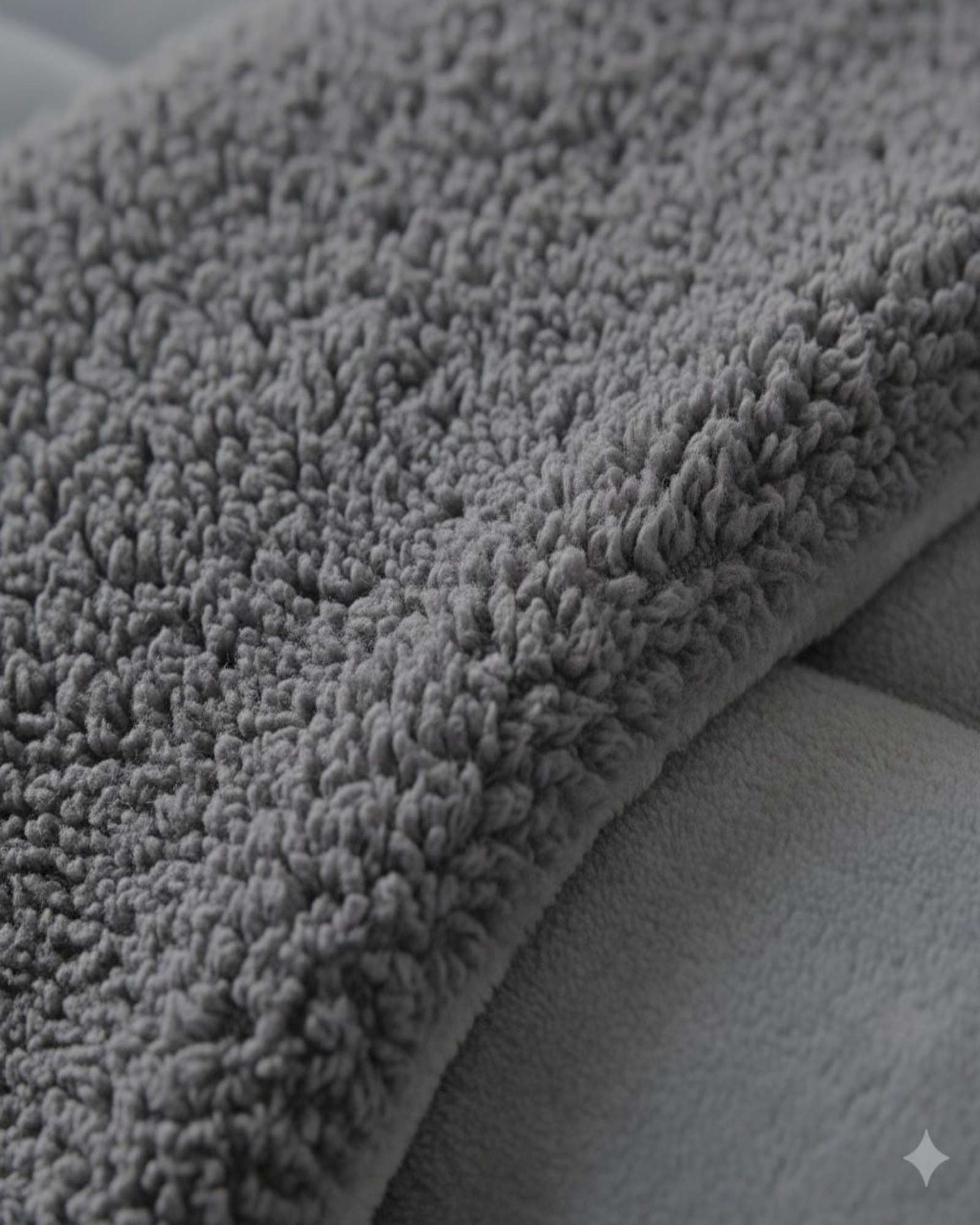 CUBRECAMA PREMIUM PLUSH CON CHIPORRO INVIERNO KING - 4