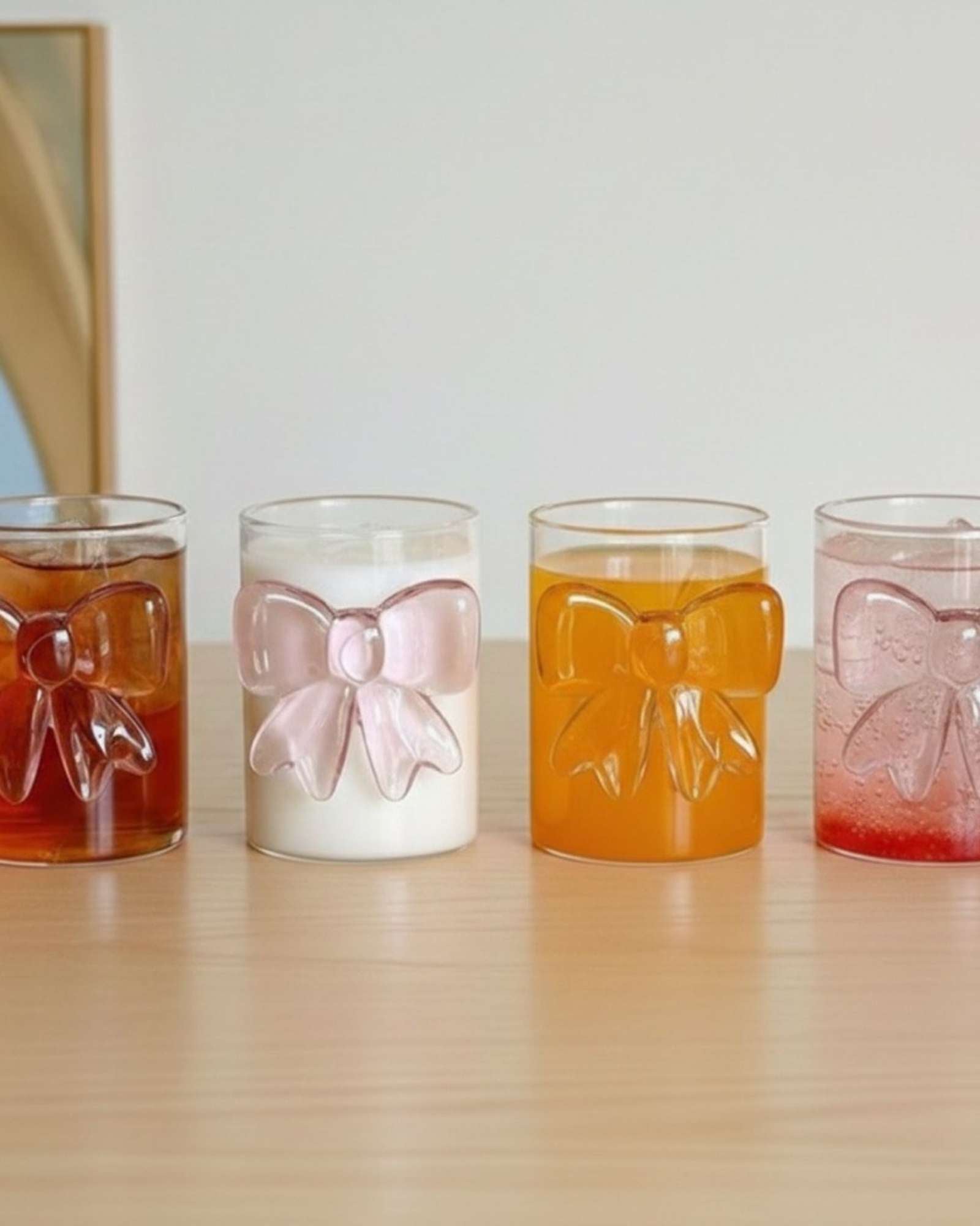JUEGO DE 2 VASOS DE CRISTAL DISEÑO LAZO - 1